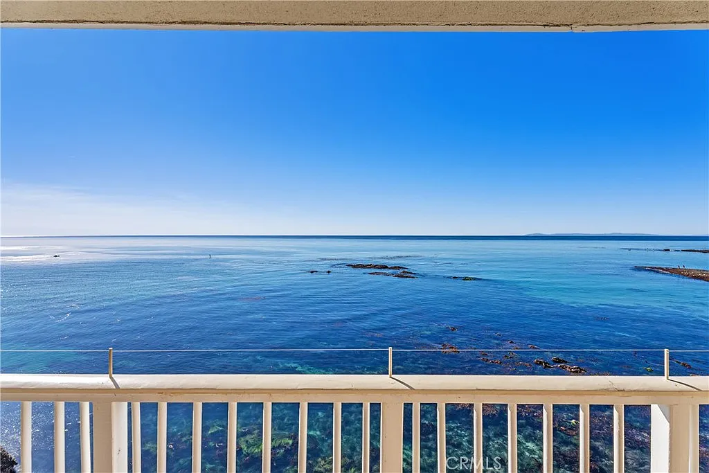 2 bed, 944 sqft, $10,000 — Photo 3