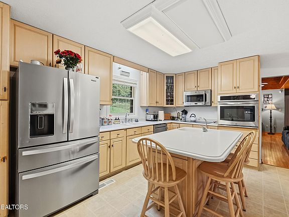 5th image of 323 Kitts Rd