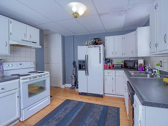 4th image of 866 Sheridan Ave