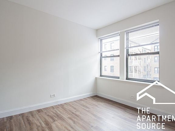 5th image of 3933 N Clarendon Ave #405F