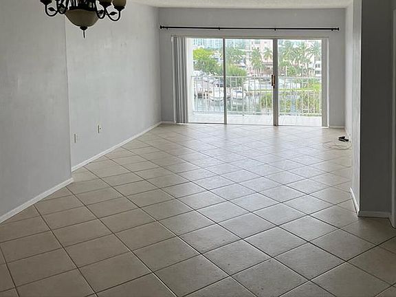 2nd image of 300 Bayview Dr APT 403