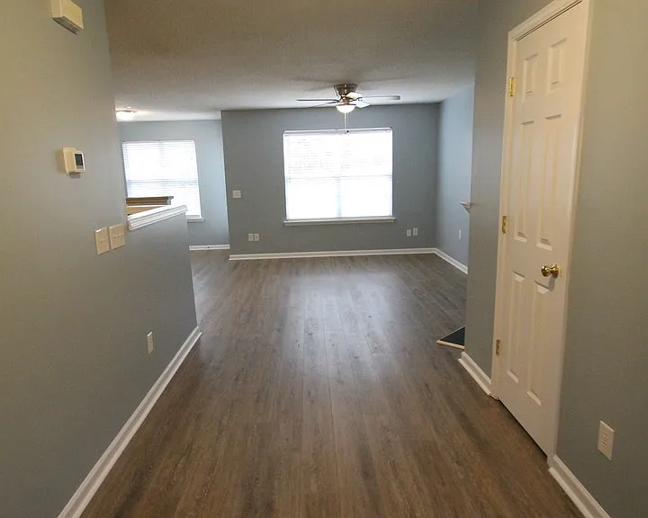 1364 Walnut Hill Dr — Photo 3