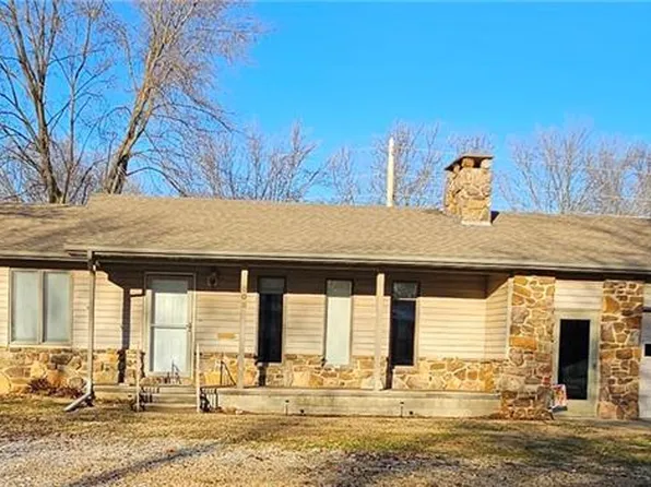 808 N Carbon Ter, Girard, KS 66743