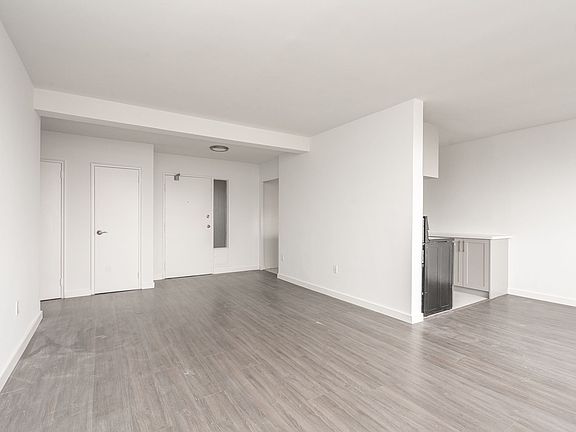 3rd image of 5 Mallory Gdns #50126A-704