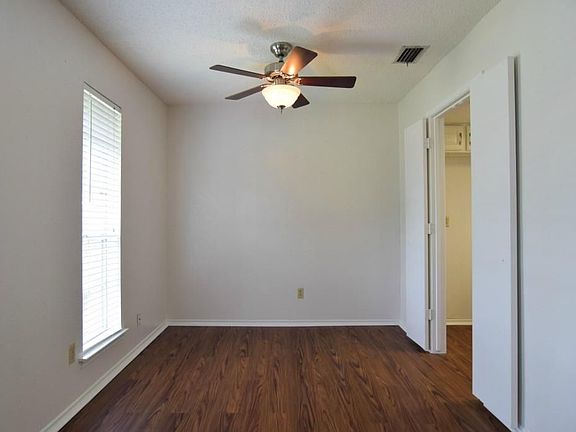 5th image of 3133 Friar Ln