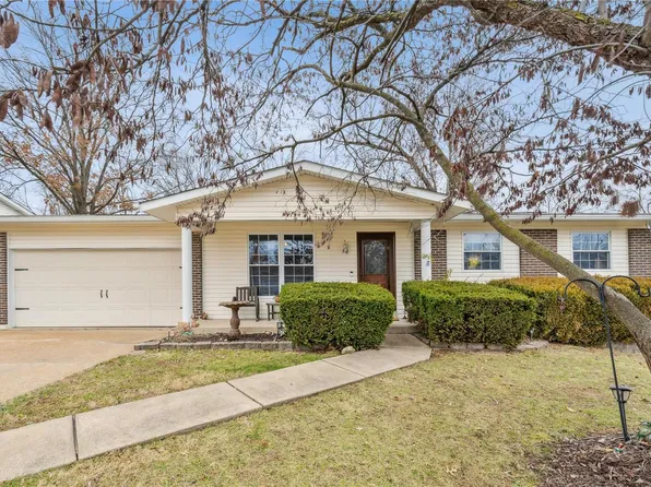 3505 Arlington Dr, Saint Charles, MO 63303