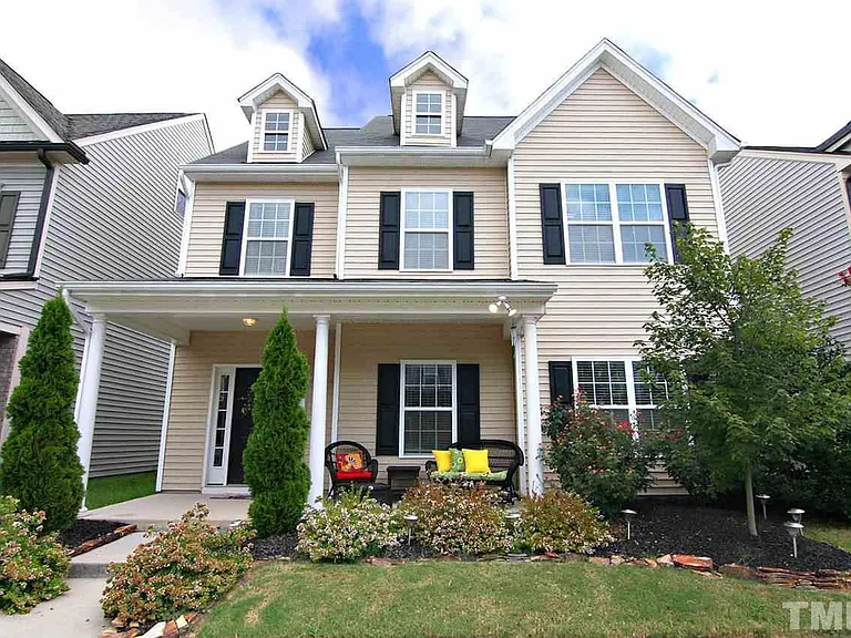 737 Keystone Park Dr — Photo 2