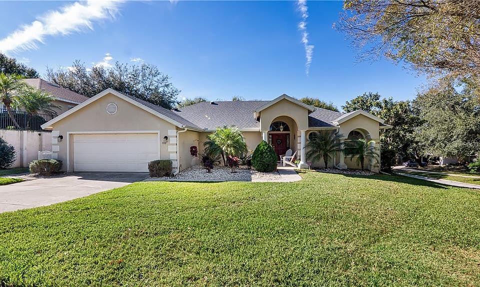 1st image of 906 Cumberland Cir