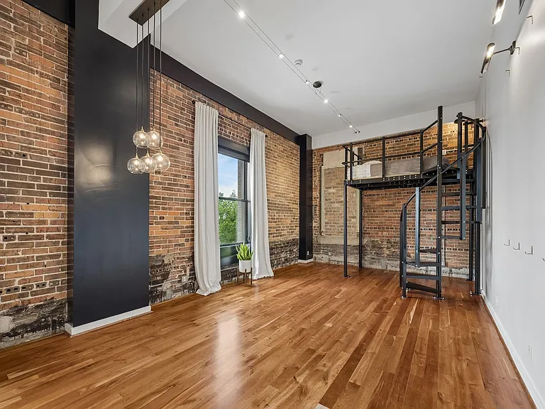915 Franklin St #2L — Photo 7