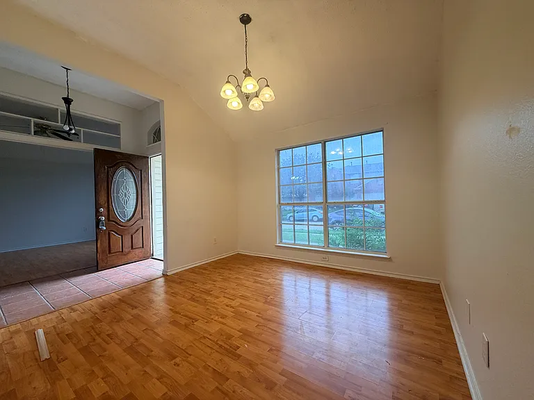 1023 Bonanza Dr — Photo 8