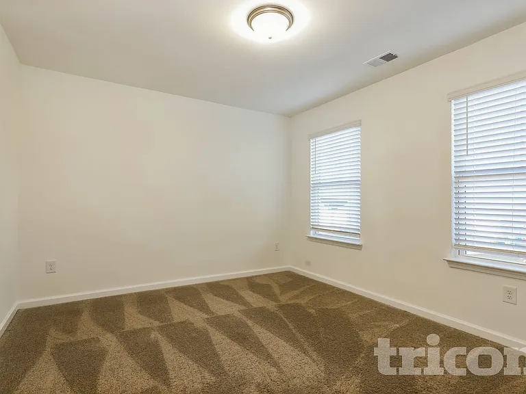 413 Freeport Way — Photo 9