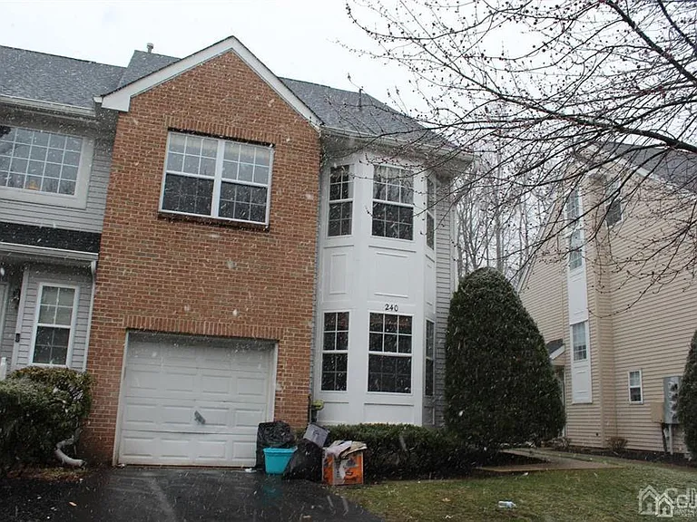240 Hidden Woods Ct — Photo 33