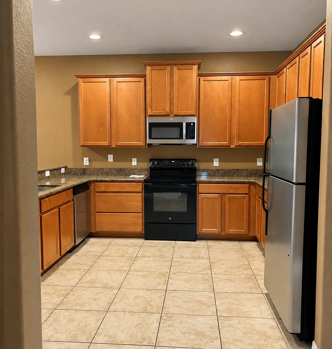 4 bed, 2000 sqft, $2,700 — Photo 3