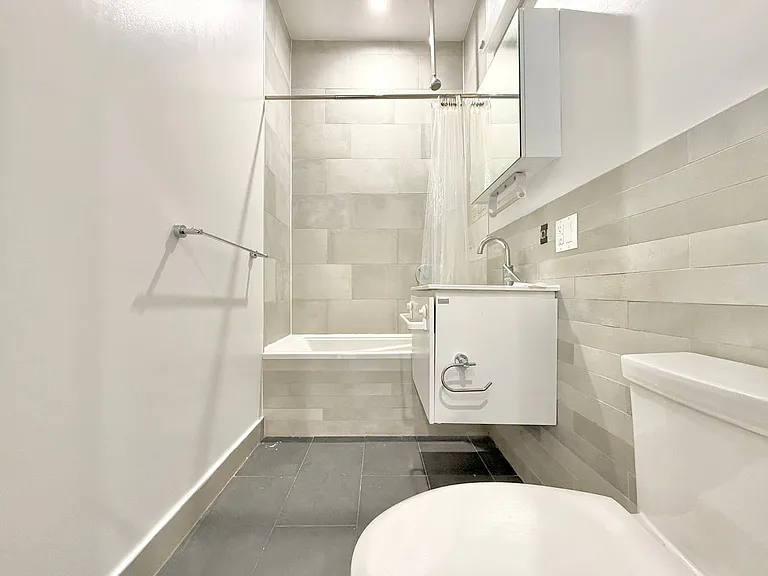 997 Jefferson Ave #2B — Photo 5