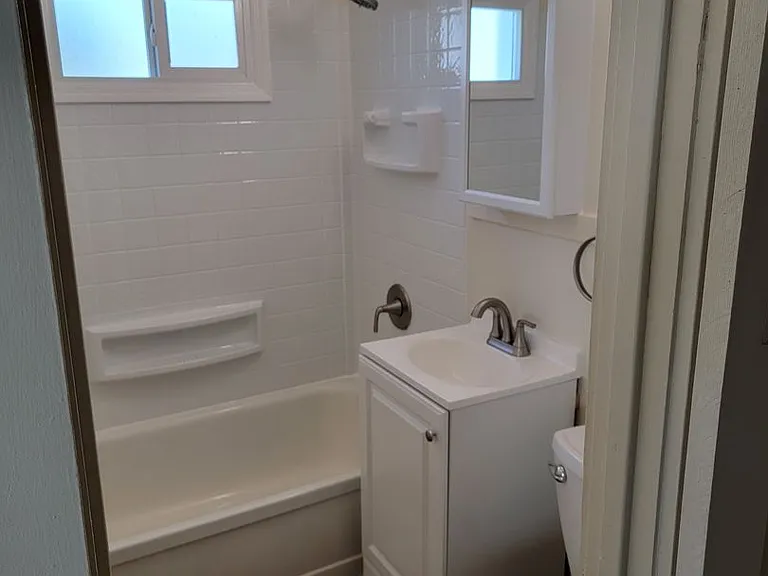 Avondale Apartments — Photo 91