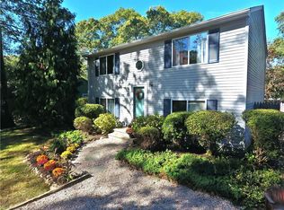 73 Winterberry Rd, Saunderstown, RI 02874