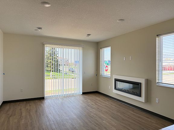 5th image of 3680 9th St NW