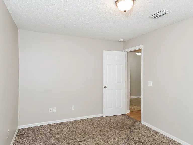 25213 Hyde Park Blvd — Photo 13
