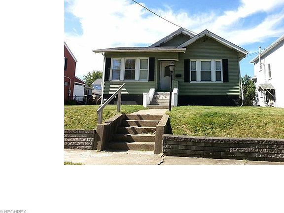 2nd image of 3705 Woodlawn Way