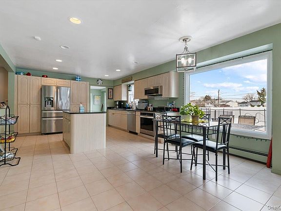 3rd image of 5 Lafayette Place