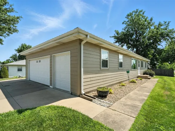 2225 26th St SW, Cedar Rapids, IA 52404