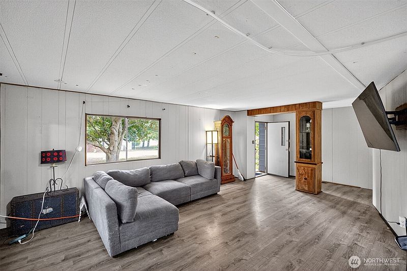 4th image of 31 Meadow Drive