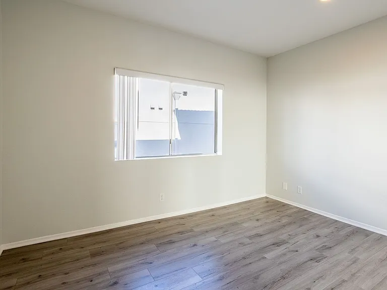 7057 Lanewood Ave — Photo 35