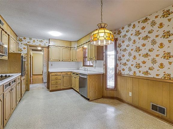 5th image of 4301 E 108th St
