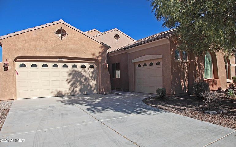 1st image of 2476 E Redwood Ct