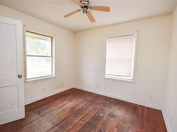 4th image of 4002 McArdle Rd