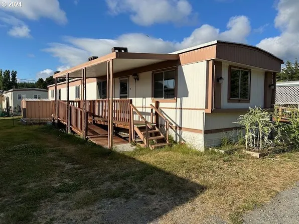 95706 Jerrys Flat Rd Space 14, Gold Beach, OR 97444