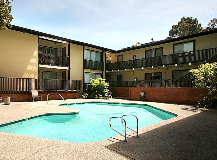 1st image of 431 Dinahs Ct APT 2
