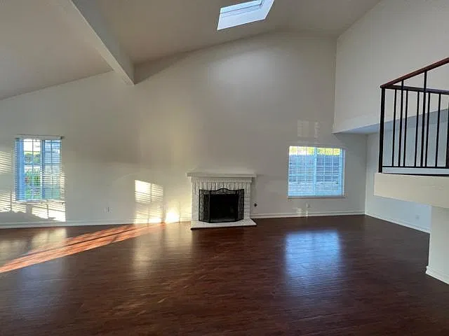 4 bed, 2065 sqft, $5,200 — Photo 2