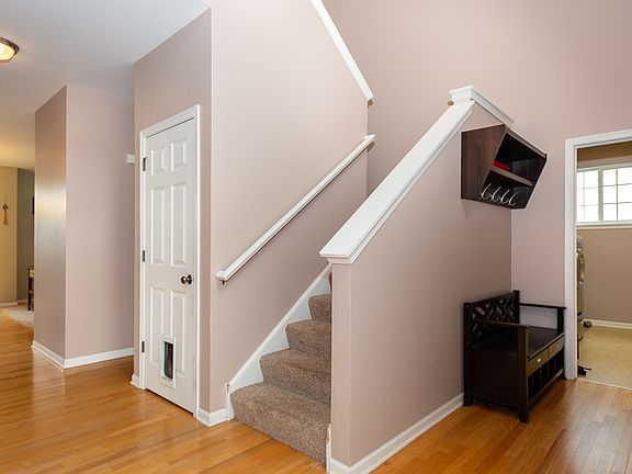 2nd image of 907 Plaintain Dr