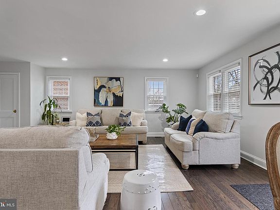 4th image of 831 Stanbridge Rd