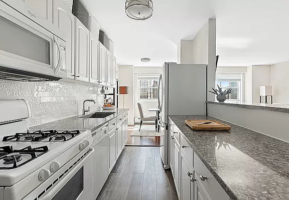 3rd image of 175 Willoughby St APT 12B
