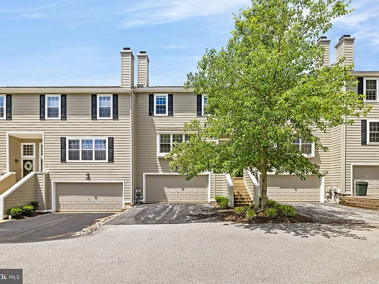 203 Princeton Cir — Photo 2