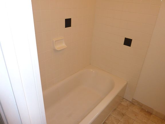 3rd image of 482 Linden St #B