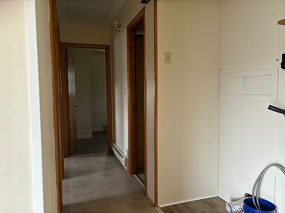 HALL AND WASHER / DRYER HOOKUPS