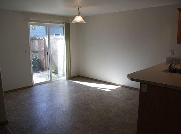 3rd image of 515 SW West Hills Dr