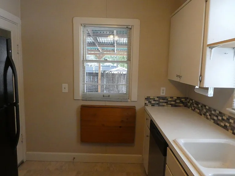 2333 SE Tacoma St — Photo 10