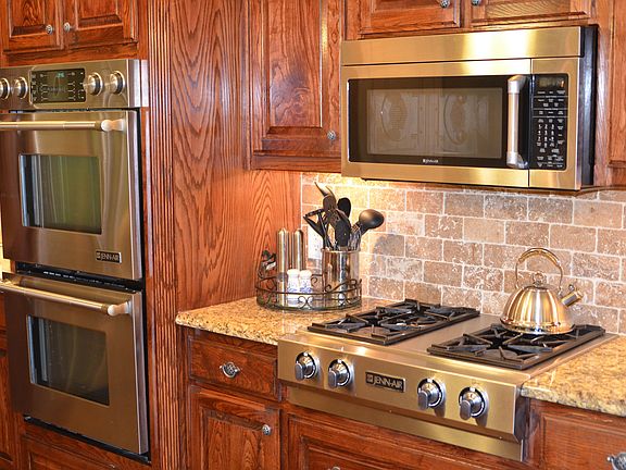 4th image of 2608 Lakeside Dr