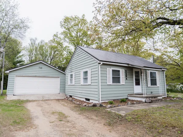 2204 W Surrey Rd, Farwell, MI 48622