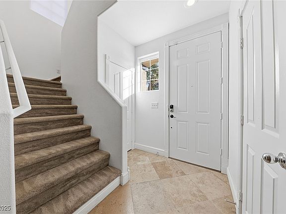 4th image of 28 Manor Hill Ave