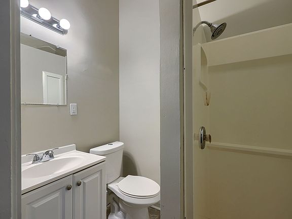 3rd image of 901-903 N 2nd St #2R