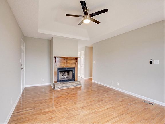 5th image of 2656 Derby Dr