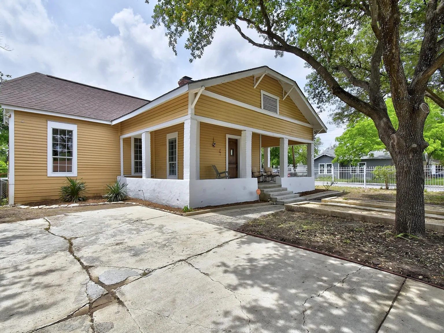 1246 Waverly Ave — Photo 3
