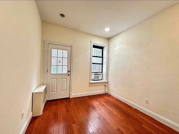 5th image of 217 E 82nd St #Y