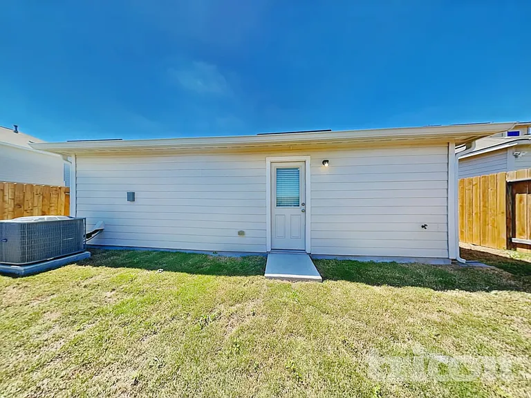 747 Wonderland Trl — Photo 15