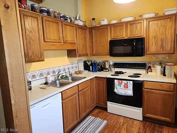 2nd image of 810 Amherst Ln #810